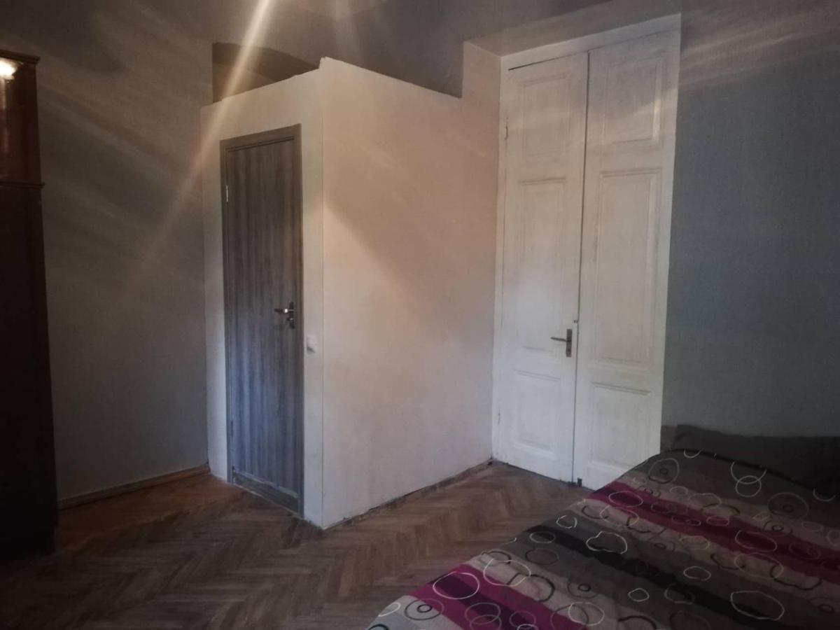 Eka'S Apartment On Marjanishvili Tbilisi Buitenkant foto