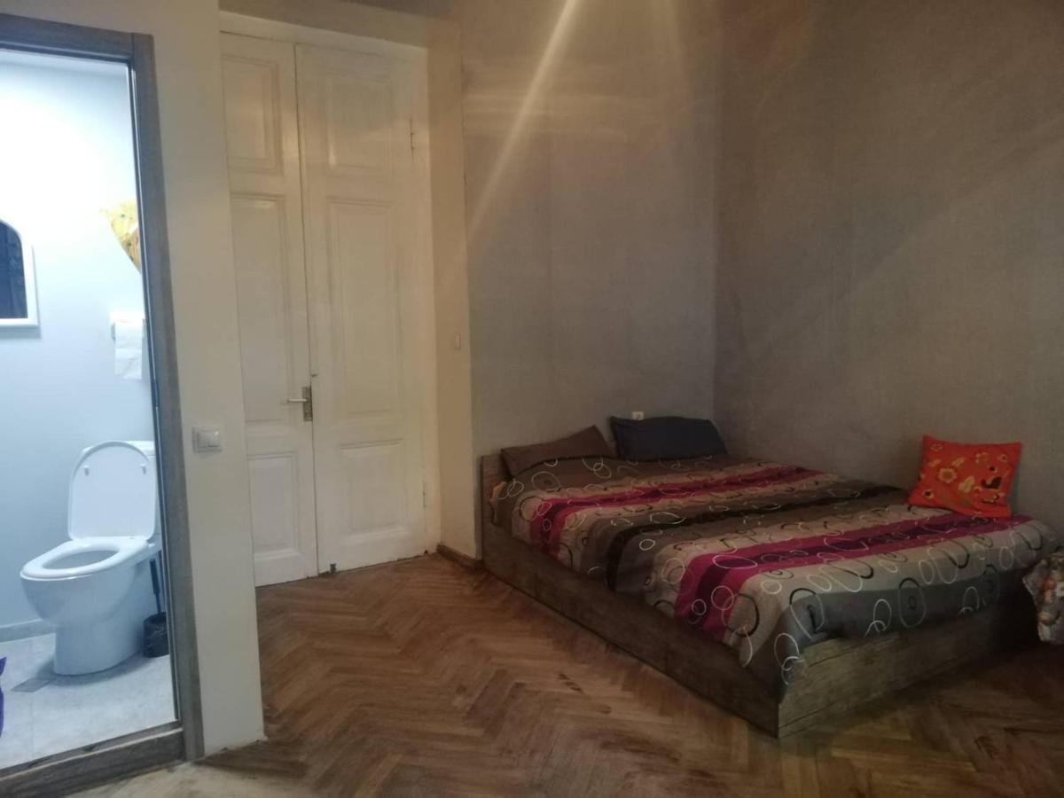Eka'S Apartment On Marjanishvili Tbilisi Buitenkant foto