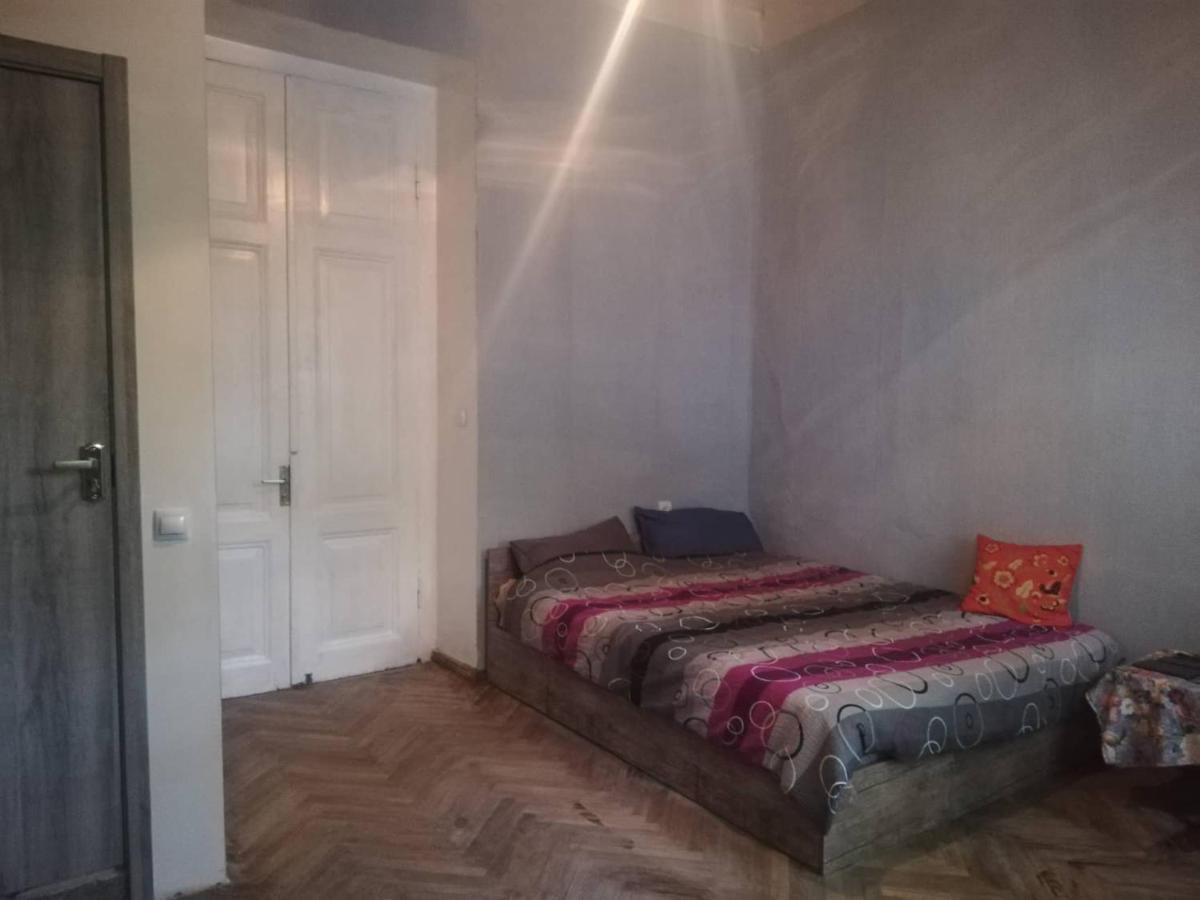 Eka'S Apartment On Marjanishvili Tbilisi Buitenkant foto