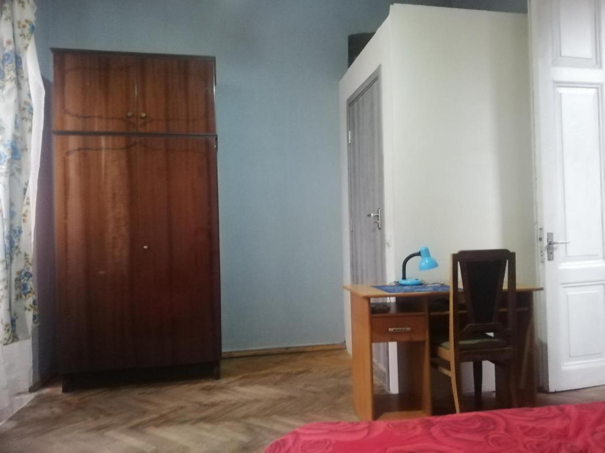 Eka'S Apartment On Marjanishvili Tbilisi Buitenkant foto