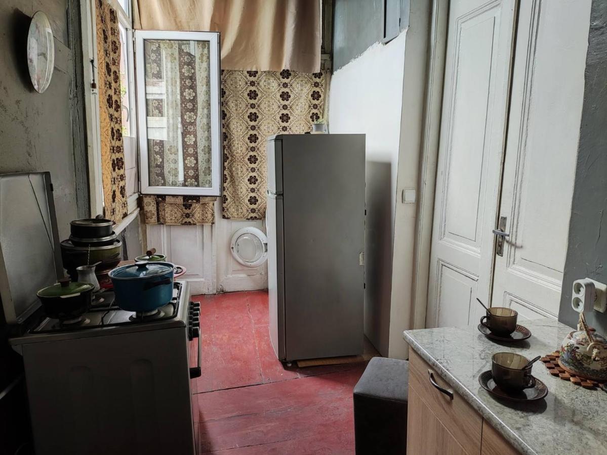 Eka'S Apartment On Marjanishvili Tbilisi Buitenkant foto